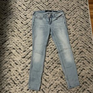 Light wash Hollister skinny jeans